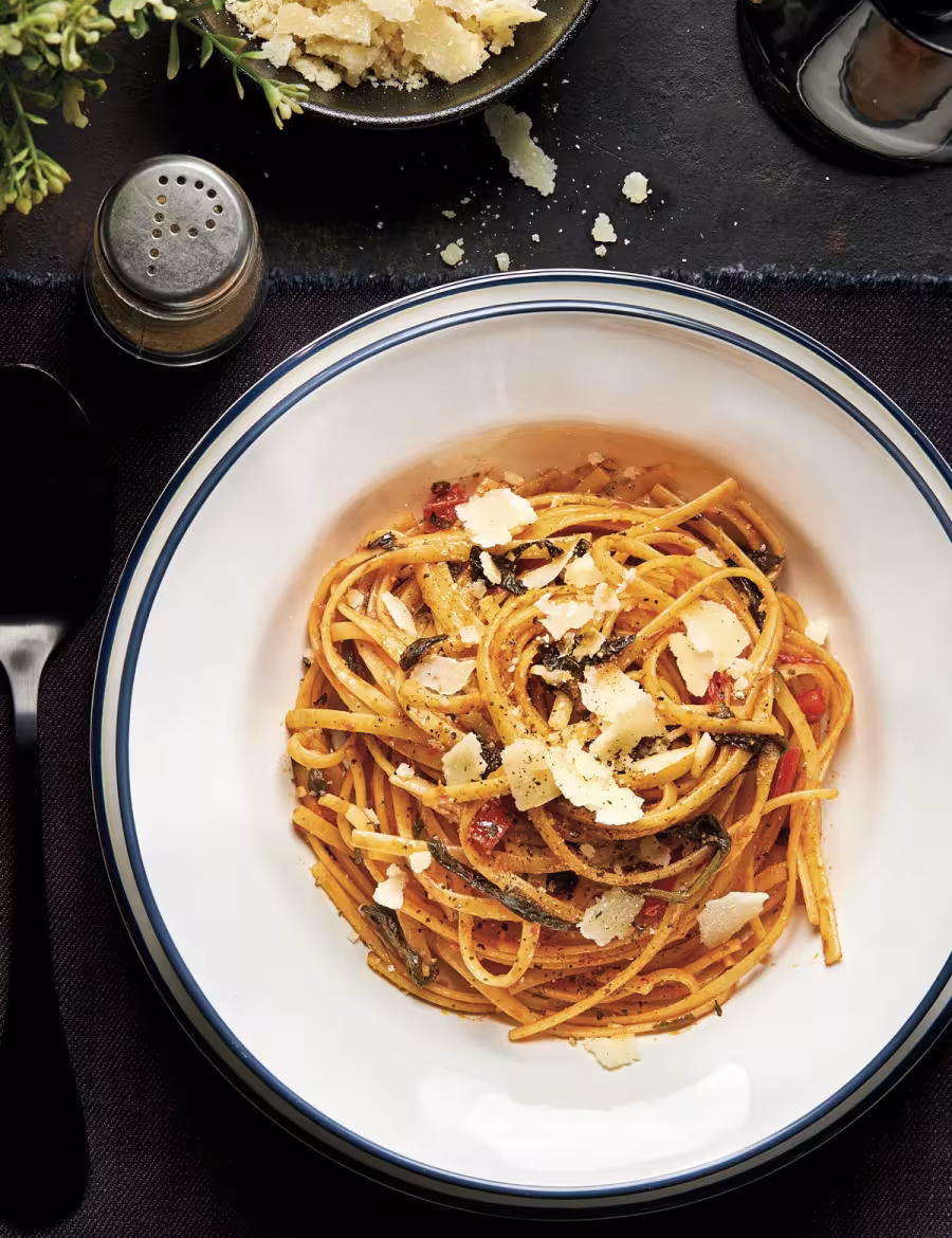 Linguine with SPINACH AND BASIL in Tomato Sauce